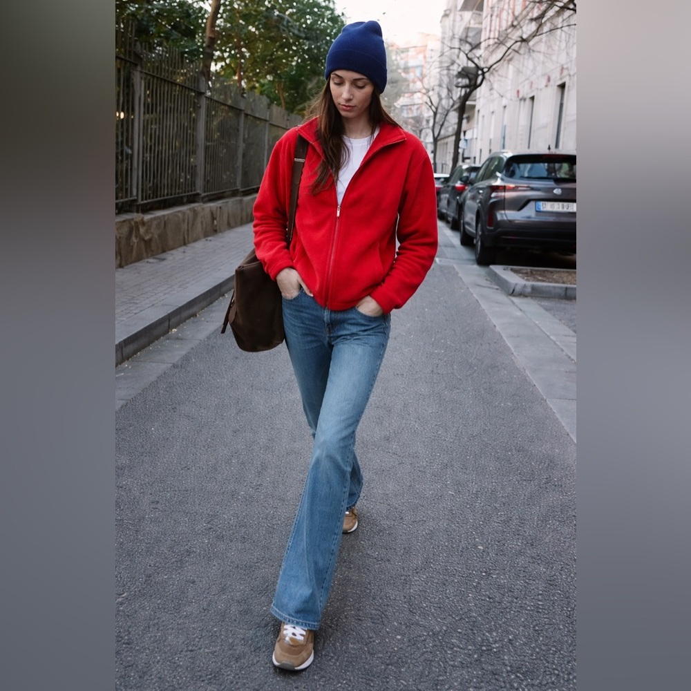 Red Women's Zip Up Sweater
